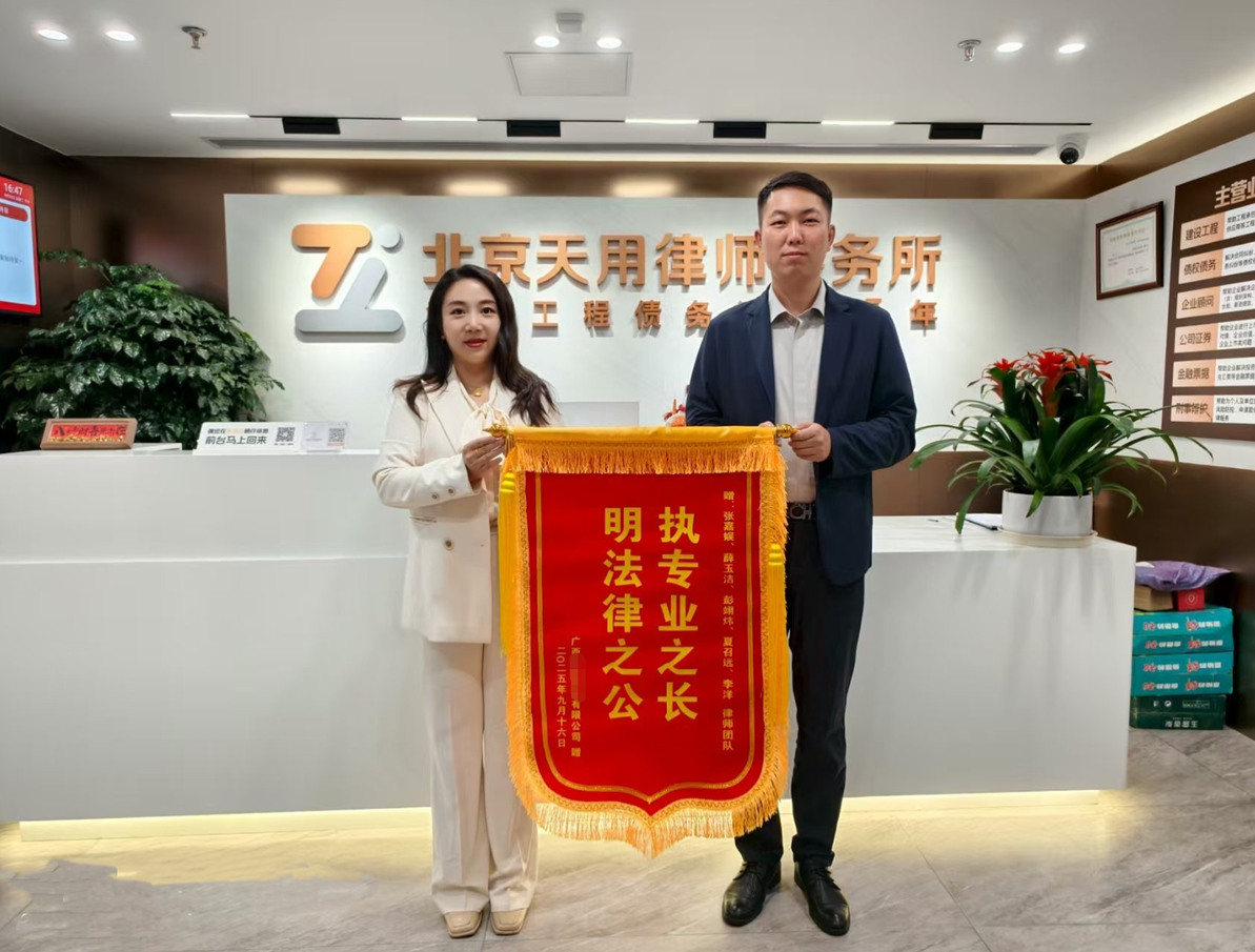 面对双重不利证据，对方主动撤诉...