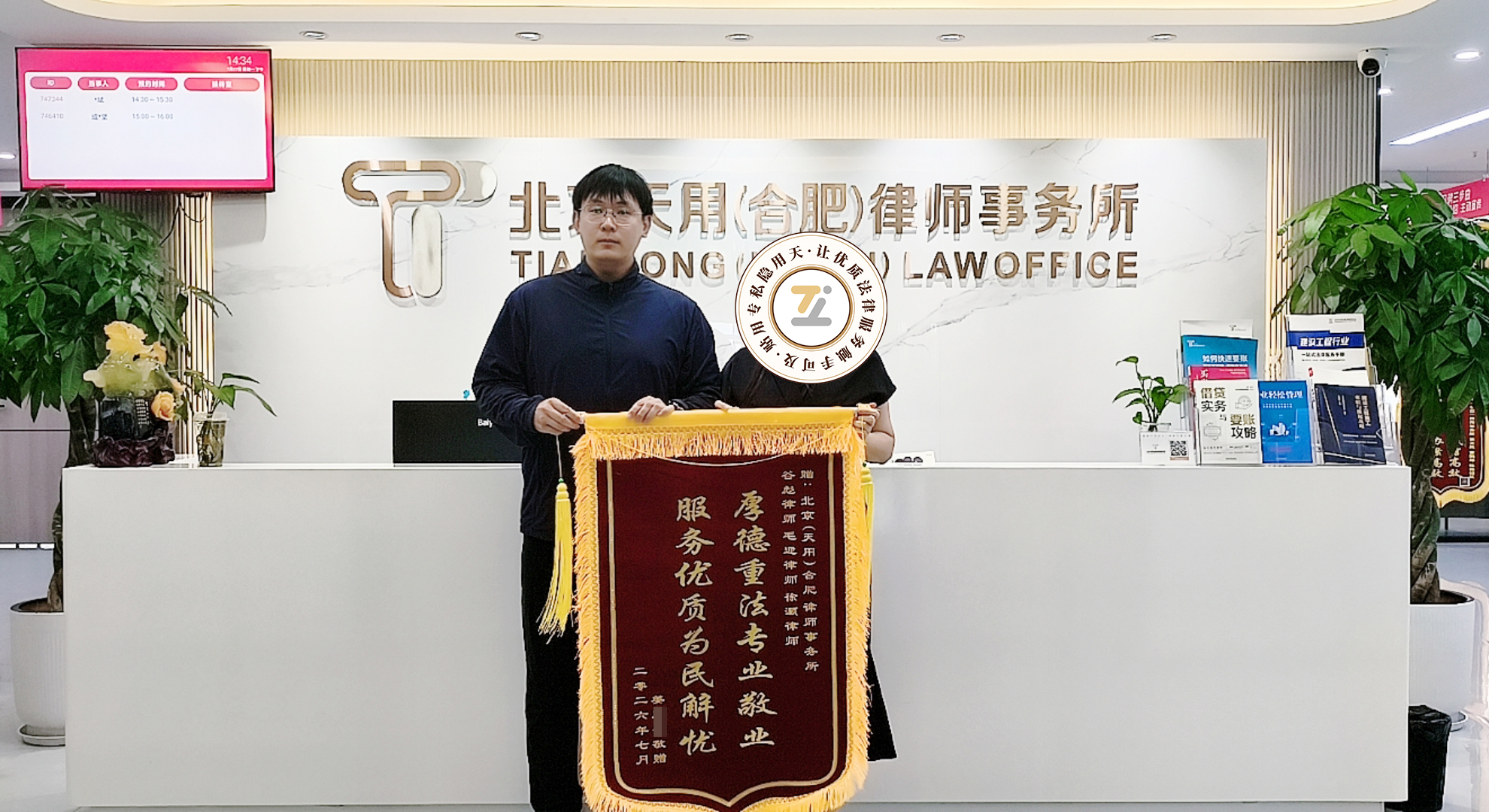 借给前夫100万，他不还钱还把房子赠与他人，这笔借款还能要回来吗？